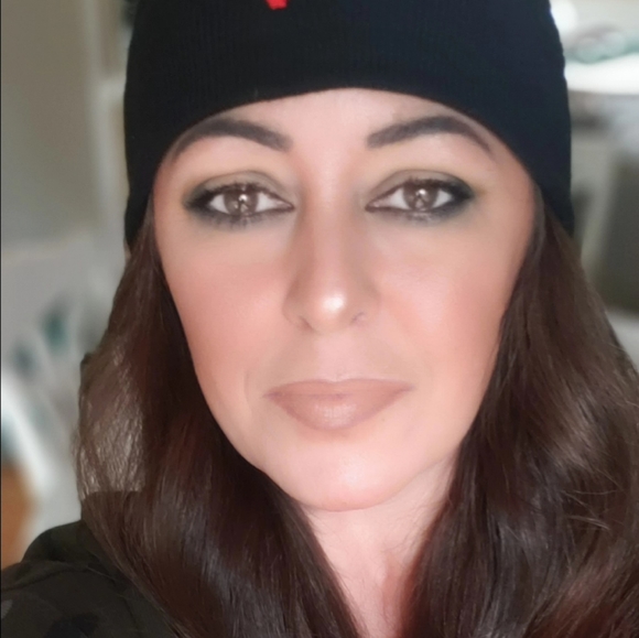 Meet your Posher, Kelly - Picture 1 of 2